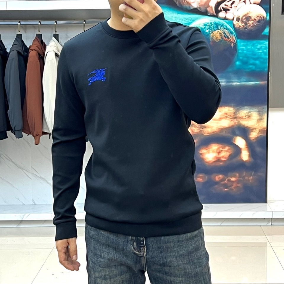 Bur巴宝莉、2025秋冬新品男士空气层卫衣，这款圆领卫衣采用空气层面料打造，95%棉与5%氨纶的精准配