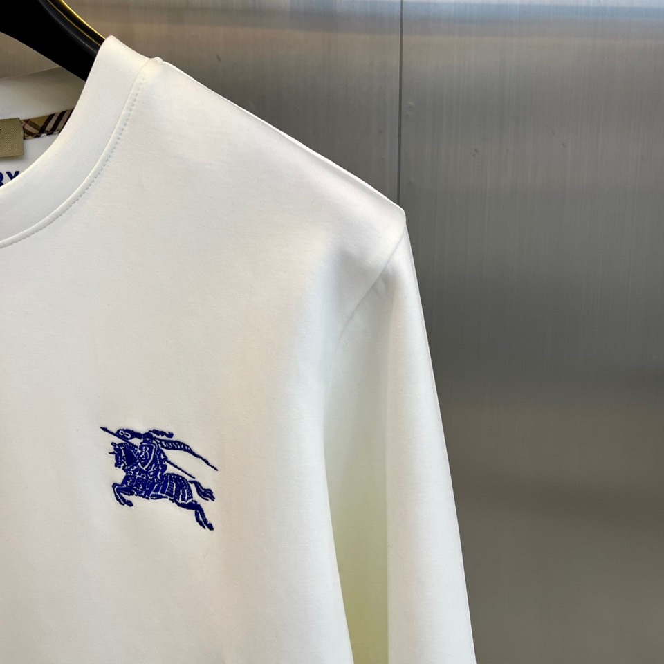 Bur巴宝莉、2025秋冬新品男士空气层卫衣，这款圆领卫衣采用空气层面料打造，95%棉与5%氨纶的精准配