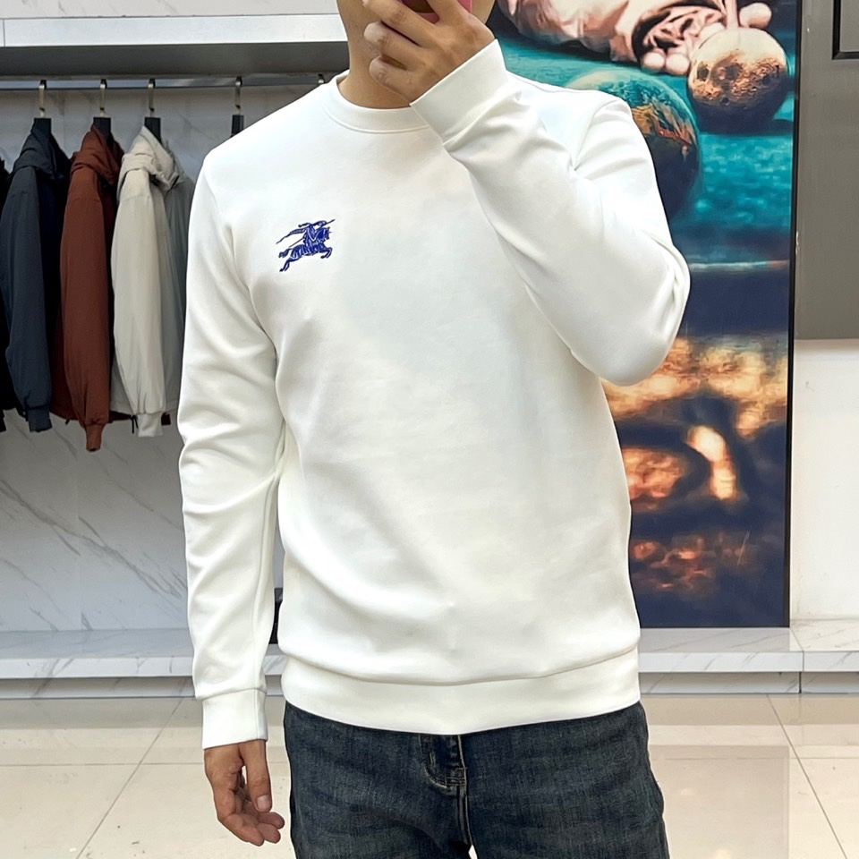 Bur巴宝莉、2025秋冬新品男士空气层卫衣，这款圆领卫衣采用空气层面料打造，95%棉与5%氨纶的精准配