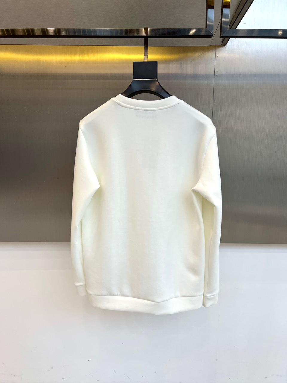 Bur巴宝莉、2025秋冬新品男士空气层卫衣，这款圆领卫衣采用空气层面料打造，95%棉与5%氨纶的精准配