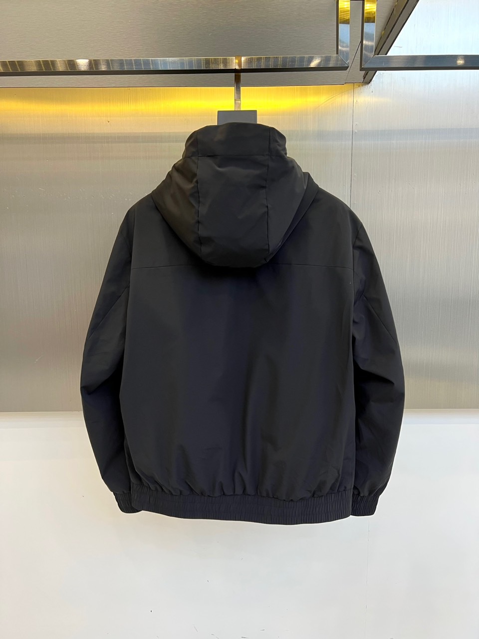 Brunello Cucinelli-（白鹅绒）2025秋冬新品连帽夹克，以极致工艺诠释低调奢华。采用银