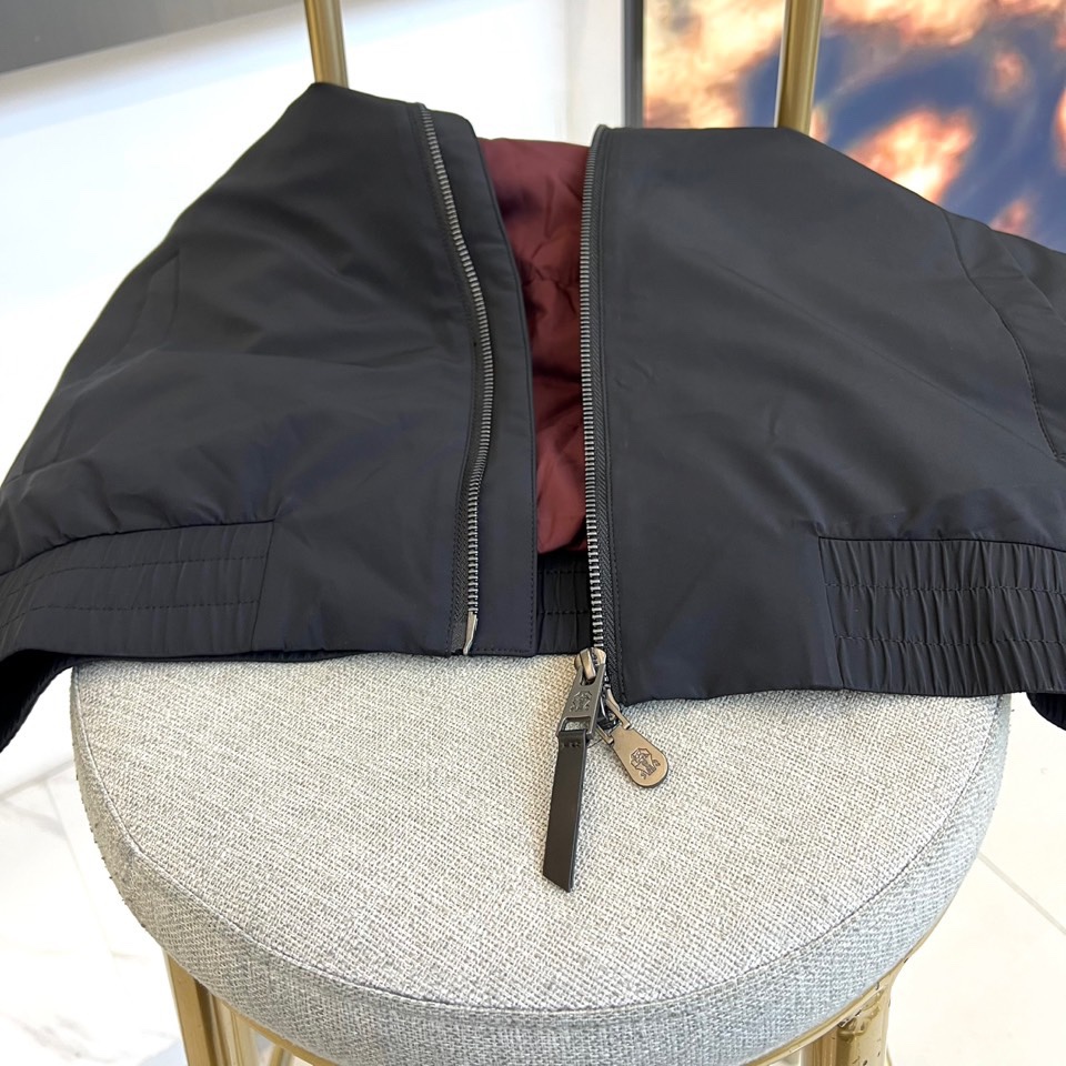 Brunello Cucinelli-（白鹅绒）2025秋冬新品连帽夹克，以极致工艺诠释低调奢华。采用银