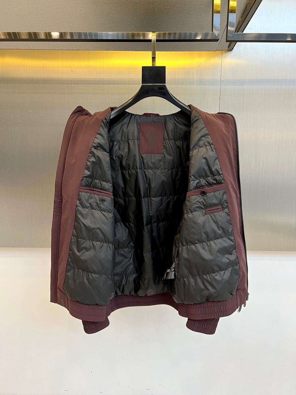 Brunello Cucinelli-（白鹅绒）2025秋冬新品连帽夹克，以极致工艺诠释低调奢华。采用银