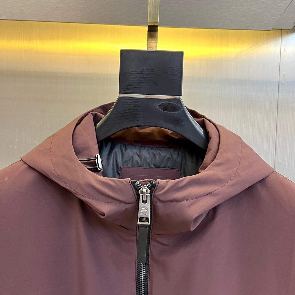 Brunello Cucinelli-（白鹅绒）2025秋冬新品连帽夹克，以极致工艺诠释低调奢华。采用银