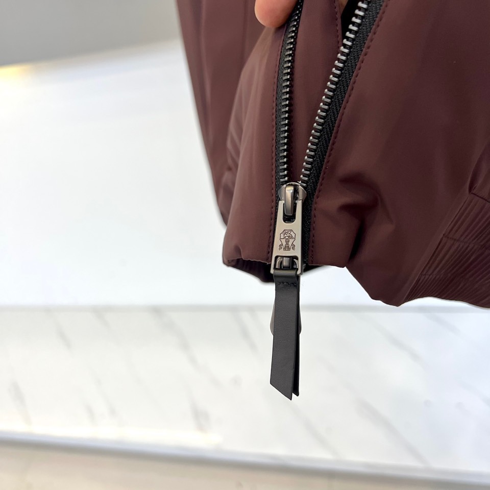 Brunello Cucinelli-（白鹅绒）2025秋冬新品连帽夹克，以极致工艺诠释低调奢华。采用银