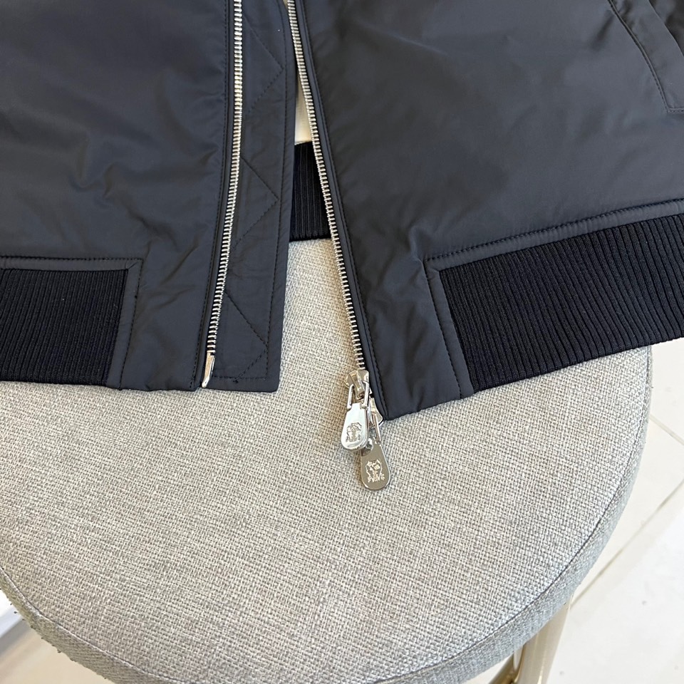 Brunello cucinelli-BC、【高品质】2025秋冬夹克。以极简线条诠释永恒优雅。翻领设计