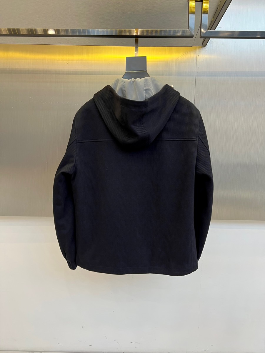 Brunello Cucinelli-BC、2025秋冬新品连帽防风外套，这款深棕色外套采用功能性连帽设