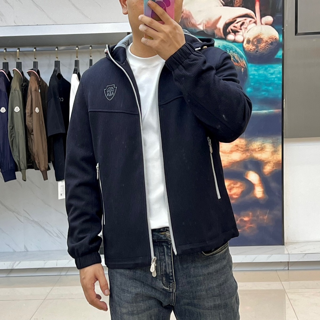 Brunello Cucinelli-BC、2025秋冬新品连帽防风外套，这款深棕色外套采用功能性连帽设