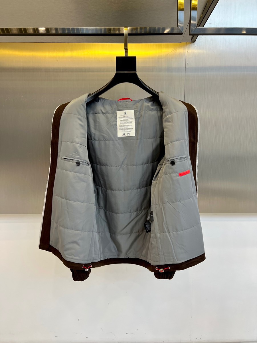 Brunello Cucinelli-BC、2025秋冬新品连帽防风外套，这款深棕色外套采用功能性连帽设