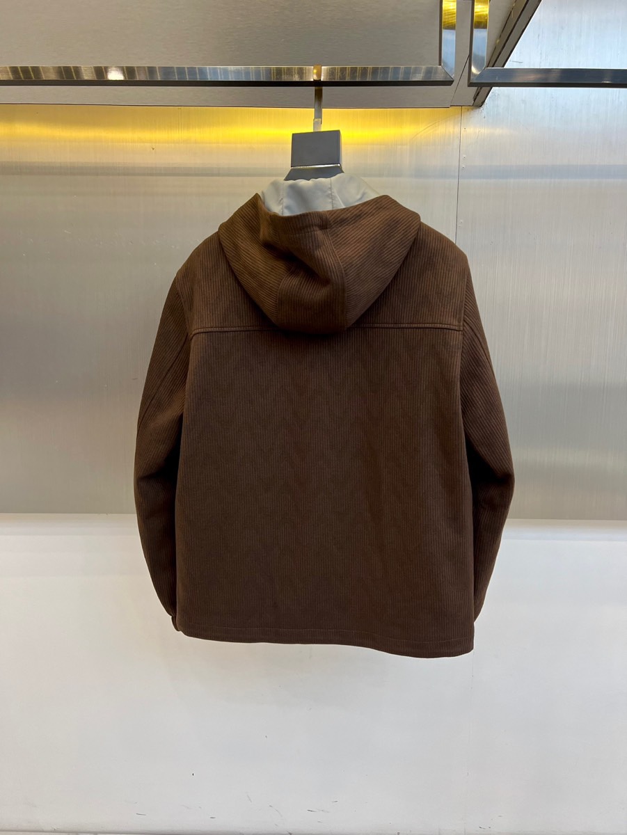 Brunello Cucinelli-BC、2025秋冬新品连帽防风外套，这款深棕色外套采用功能性连帽设