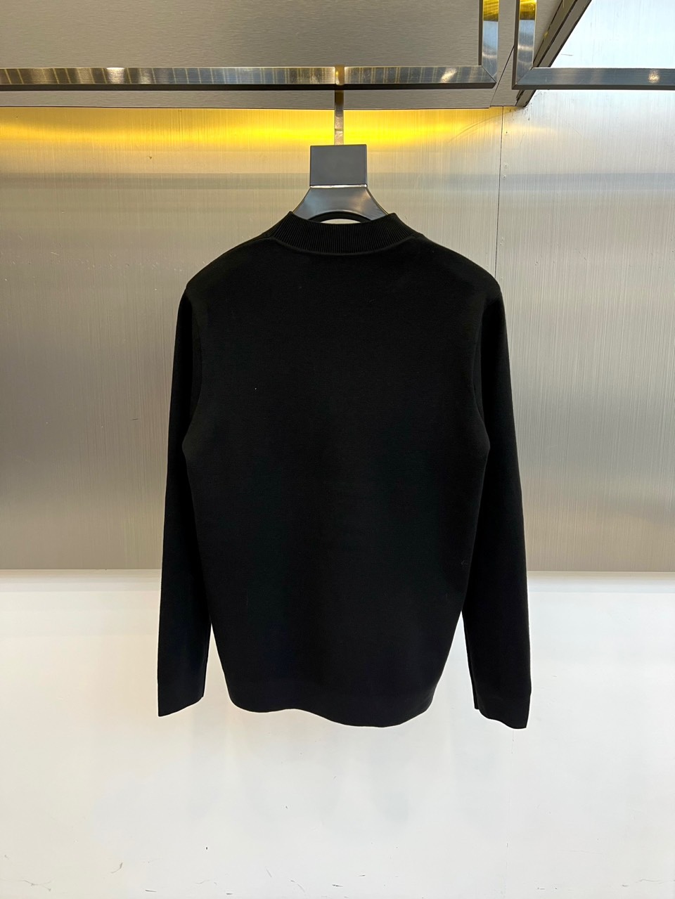 Kiton 2025秋冬新品男士羊毛🐑针织衫，这款半高领针织衫采用47.8%羊毛、27.3%腈纶、15.