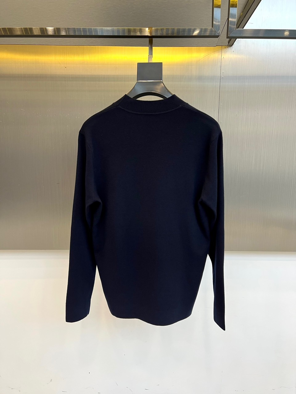 Kiton 2025秋冬新品男士羊毛🐑针织衫，这款半高领针织衫采用47.8%羊毛、27.3%腈纶、15.