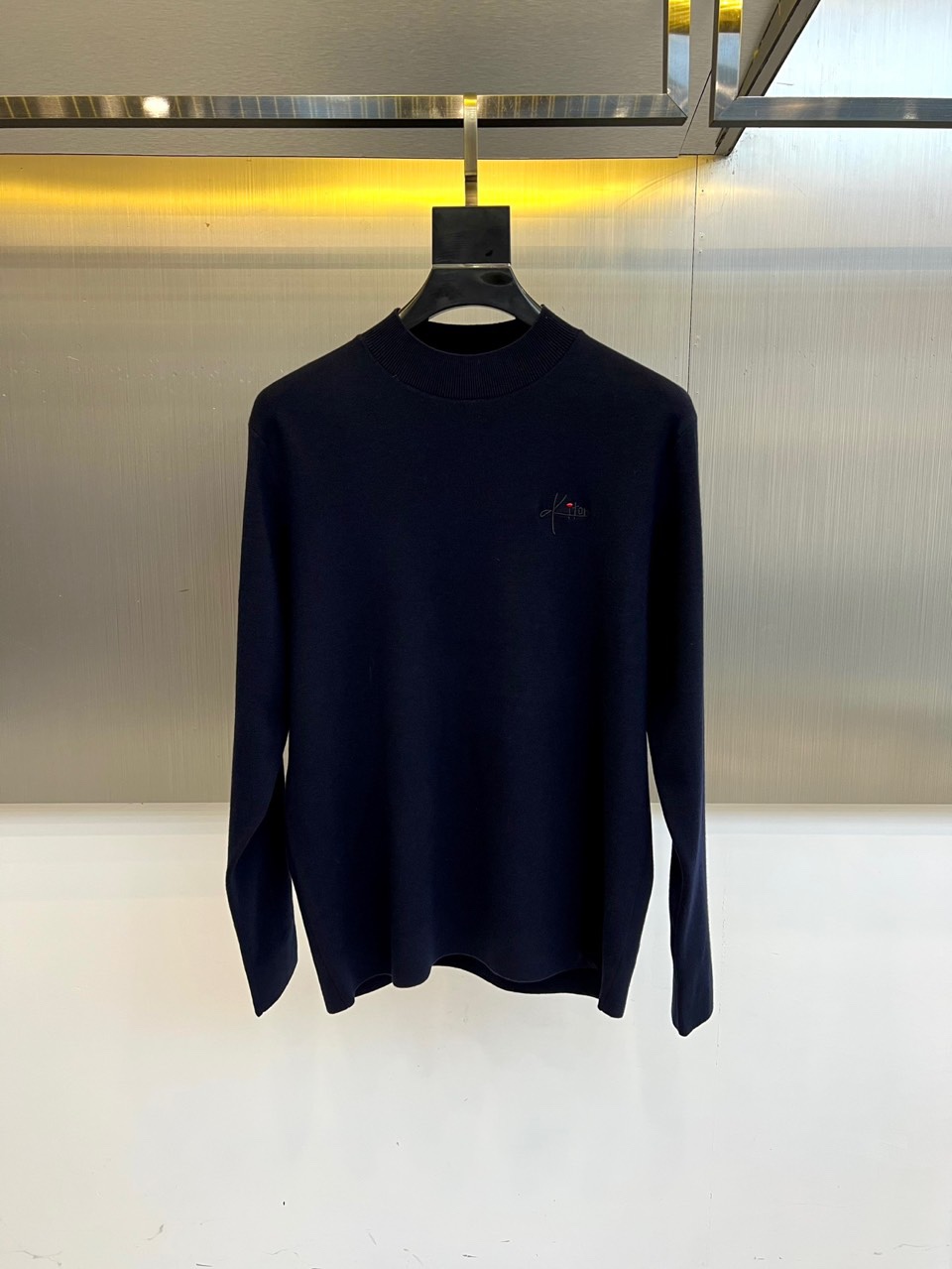 Kiton 2025秋冬新品男士羊毛🐑针织衫，这款半高领针织衫采用47.8%羊毛、27.3%腈纶、15.