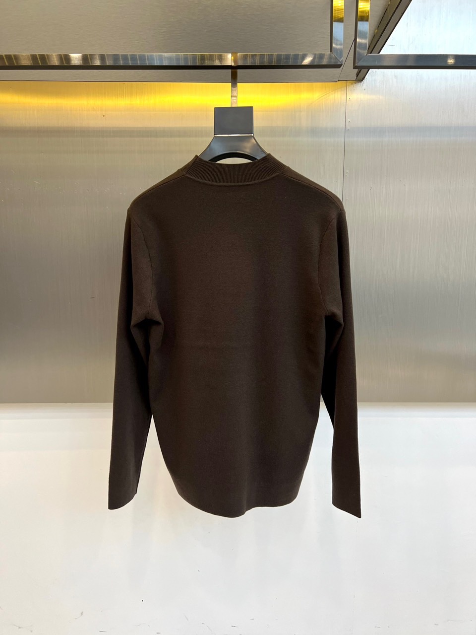 Kiton 2025秋冬新品男士羊毛🐑针织衫，这款半高领针织衫采用47.8%羊毛、27.3%腈纶、15.