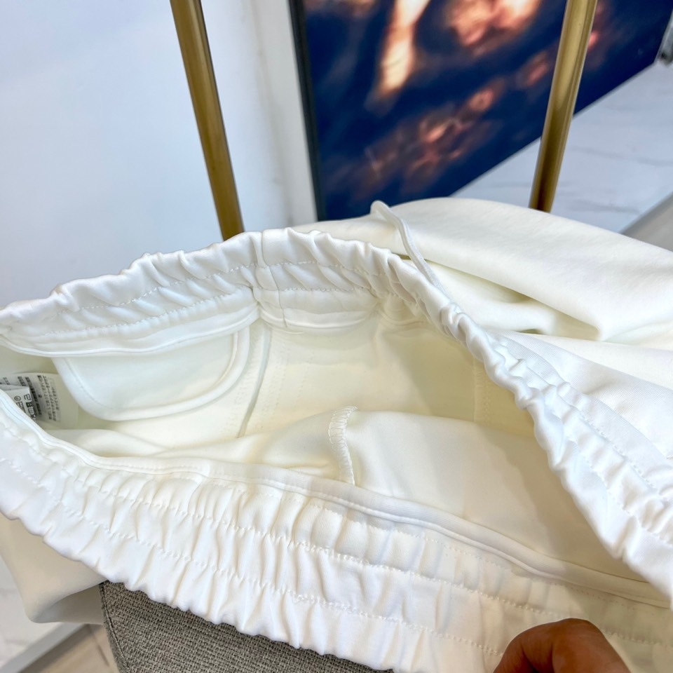 1v威登、 2025s秋冬新款空气层棉质抽绳卫裤，男士经典印花徽标时尚运动休闲抽绳卫裤！采用客供进口26