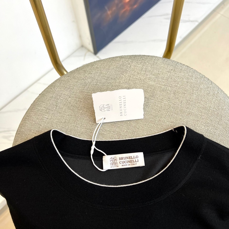 Brunello Cucinelli 、2025秋冬新品男士长袖上衣，以意大利顶级工艺诠释低调奢华的日常