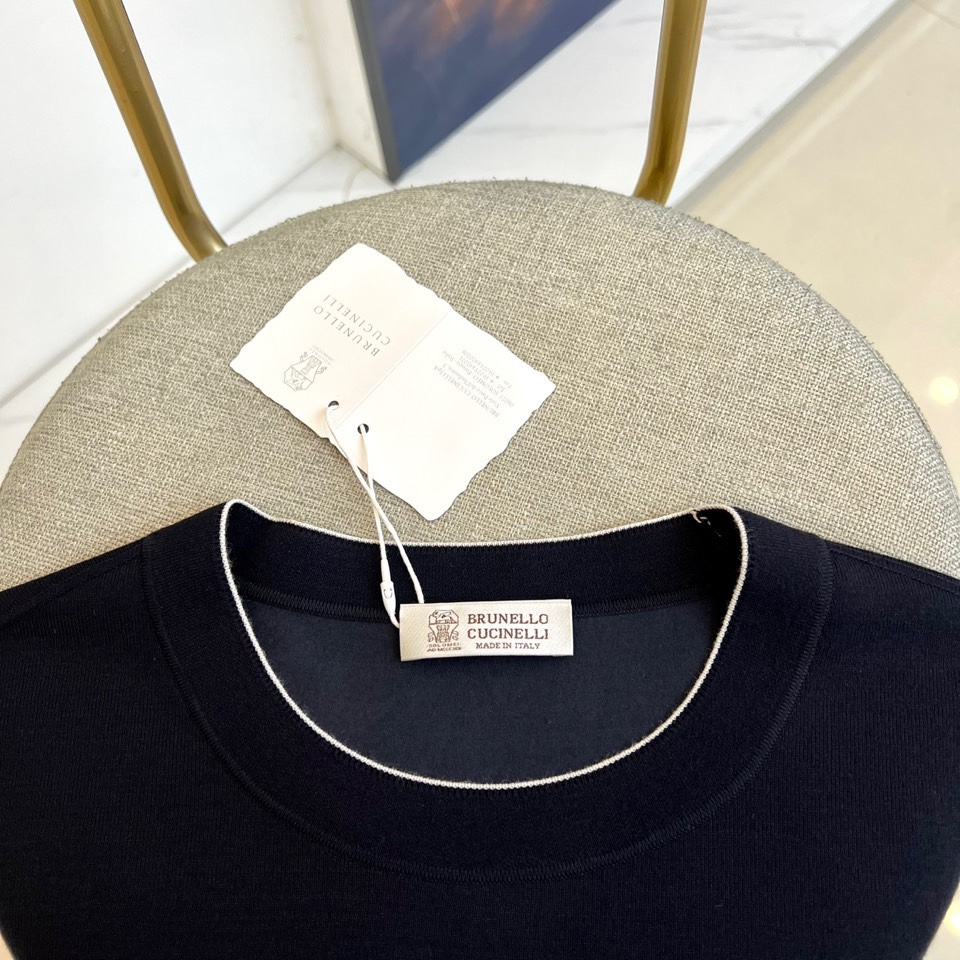 Brunello Cucinelli 、2025秋冬新品男士长袖上衣，以意大利顶级工艺诠释低调奢华的日常