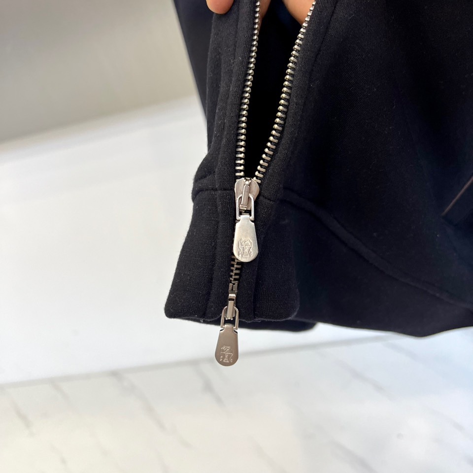 Brunello Cucinelli-BC-2025秋冬新品羊毛空气层运动套装，这款运动套装以立领拉链外