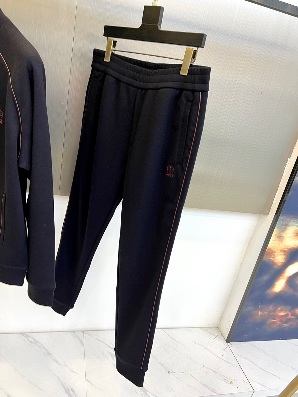 Brunello Cucinelli-BC-2025秋冬新品羊毛空气层运动套装，这款运动套装以立领拉链外