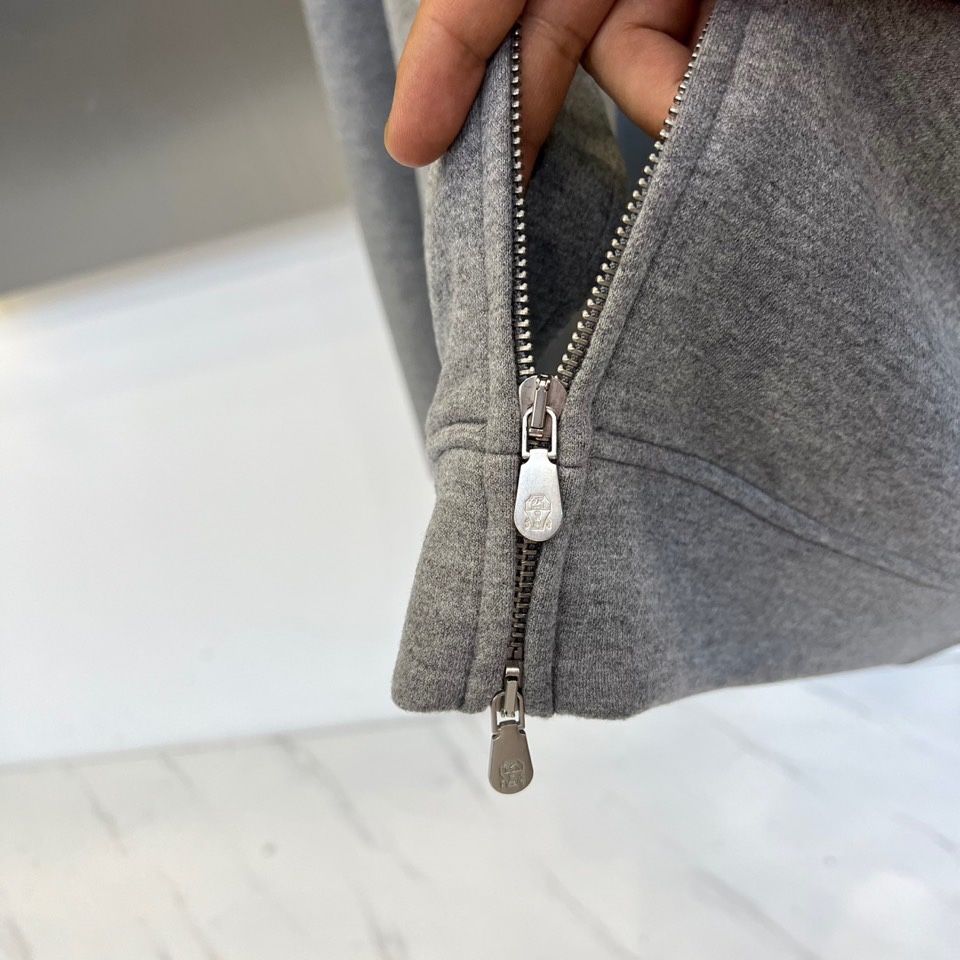 Brunello Cucinelli-BC-2025秋冬新品羊毛空气层运动套装，这款运动套装以立领拉链外