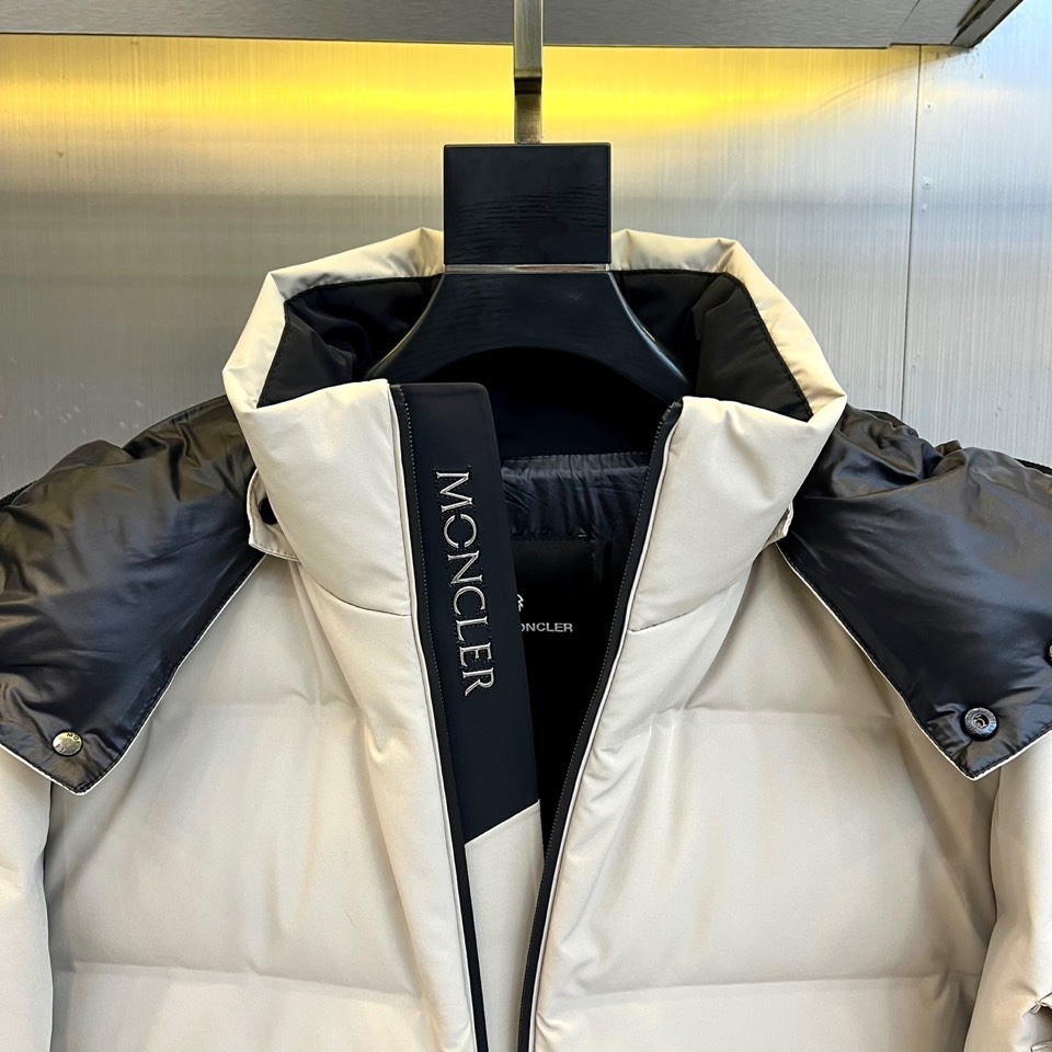 Moncler蒙口（鹅绒）、 Montgetech男士短款羽绒夹克外套。Montgetech短款羽绒夹克
