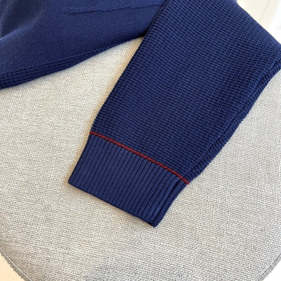 Brunello Cucinelli-BC、2025秋冬新品BC简约圆领针织衫，这款米白色针织衫采用经典