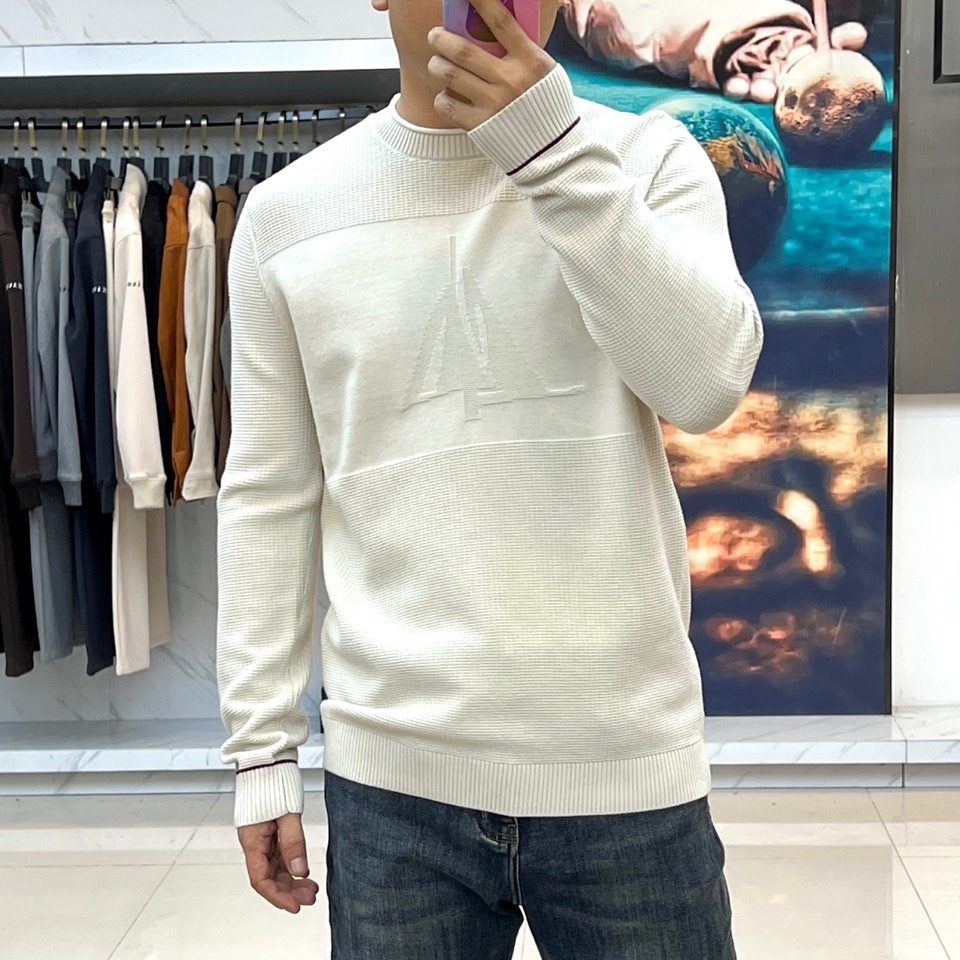 Brunello Cucinelli-BC、2025秋冬新品BC简约圆领针织衫，这款米白色针织衫采用经典