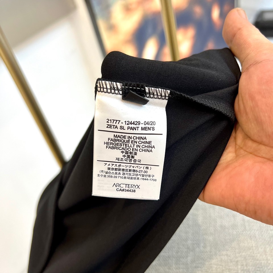 ARC'TERYX 始祖鸟、2025秋冬新品长袖T恤，以极简设计诠释户外机能美学。款式采用经典圆领剪裁，