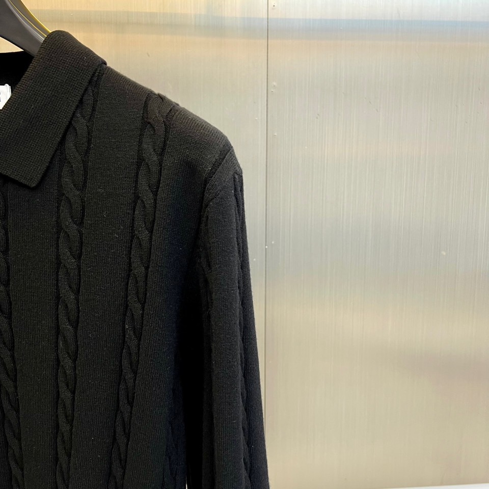 Brunello cucinelli-BC，2025秋冬新品羊毛🐏针织开衫，这款开衫采用经典翻领设计，三