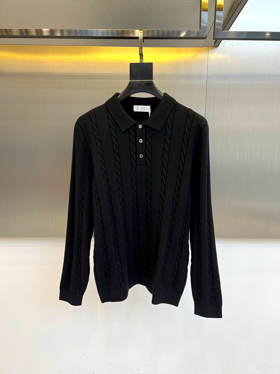 Brunello cucinelli-BC，2025秋冬新品羊毛🐏针织开衫，这款开衫采用经典翻领设计，三