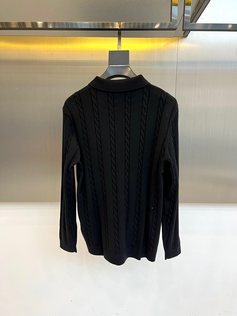 Brunello cucinelli-BC，2025秋冬新品羊毛🐏针织开衫，这款开衫采用经典翻领设计，三