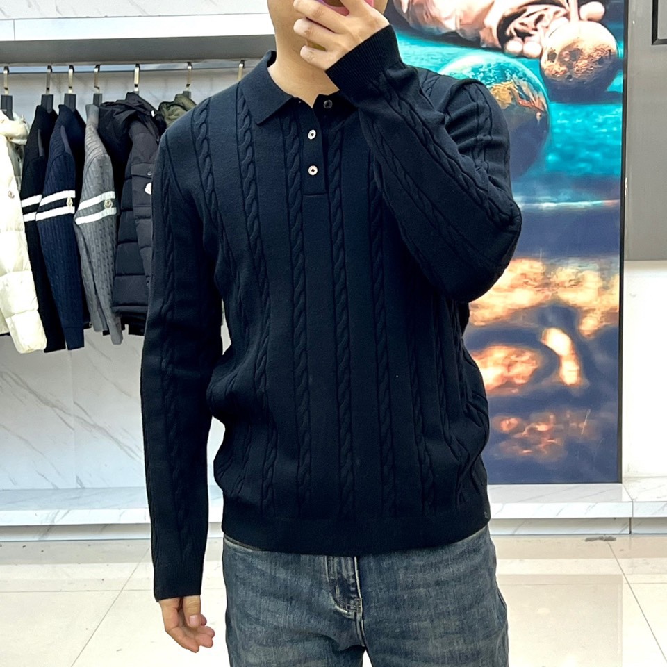 Brunello cucinelli-BC，2025秋冬新品羊毛🐏针织开衫，这款开衫采用经典翻领设计，三