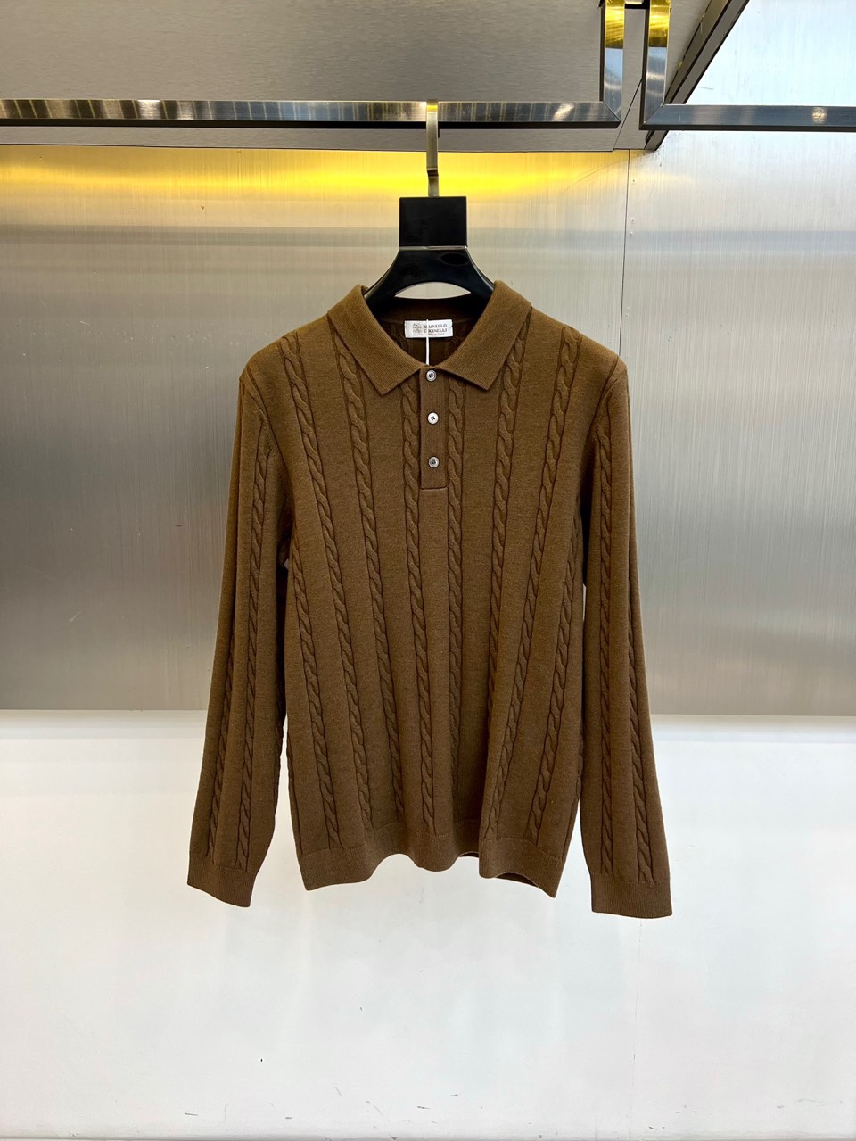 Brunello cucinelli-BC，2025秋冬新品羊毛🐏针织开衫，这款开衫采用经典翻领设计，三