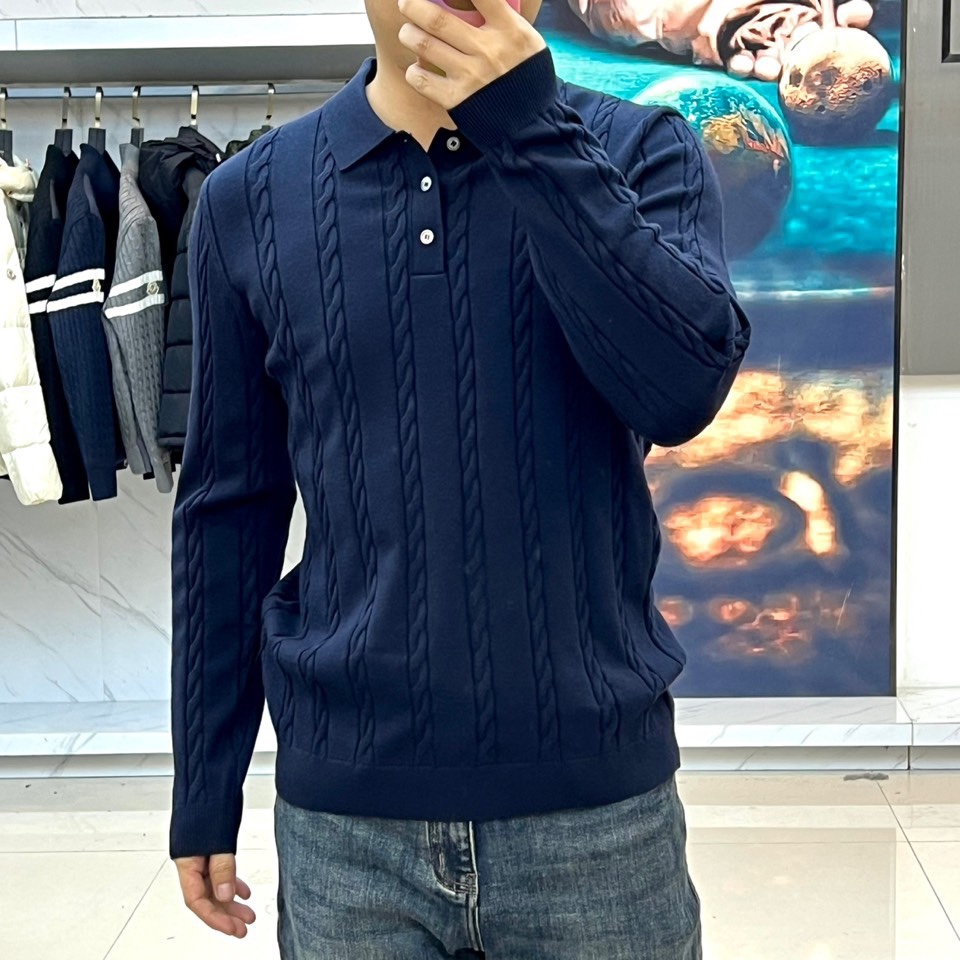 Brunello cucinelli-BC，2025秋冬新品羊毛🐏针织开衫，这款开衫采用经典翻领设计，三