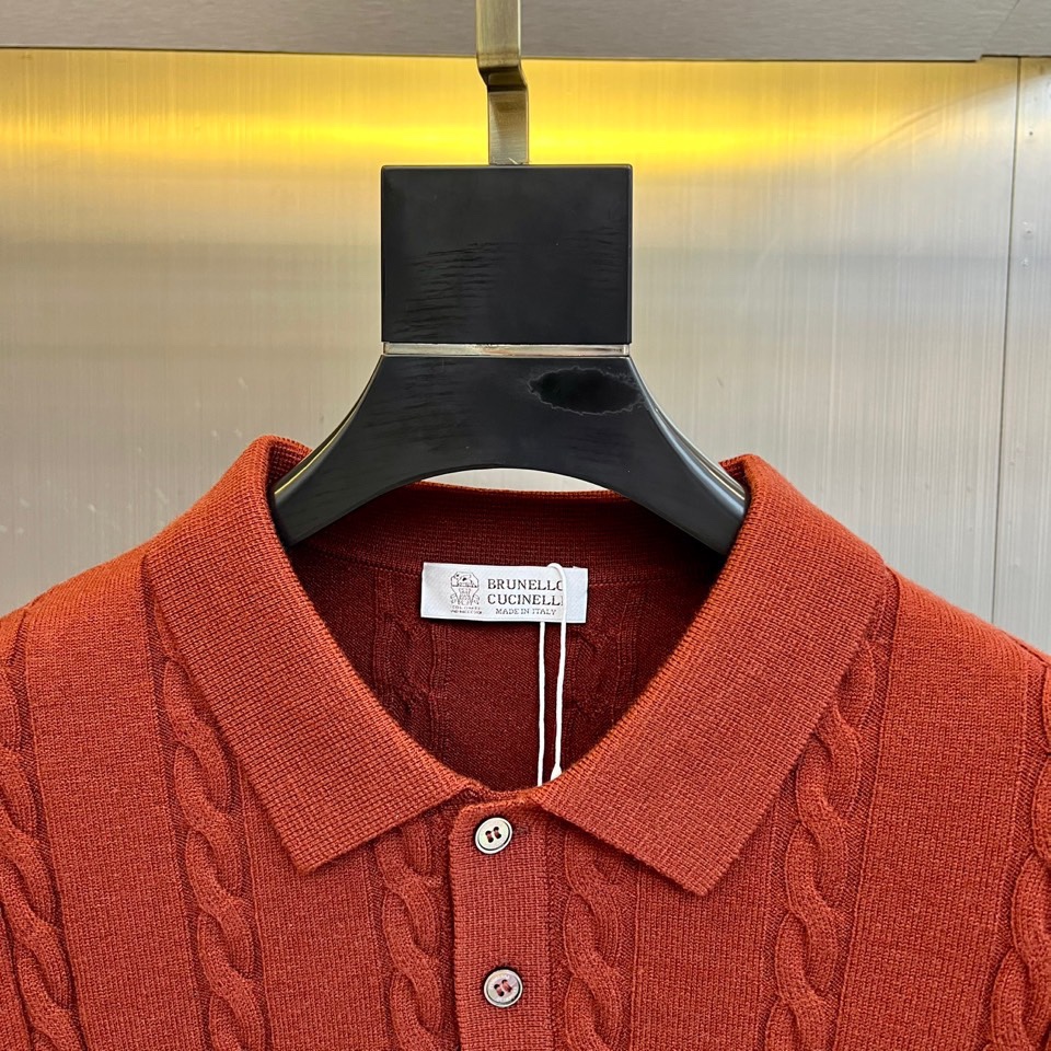 Brunello cucinelli-BC，2025秋冬新品羊毛🐏针织开衫，这款开衫采用经典翻领设计，三