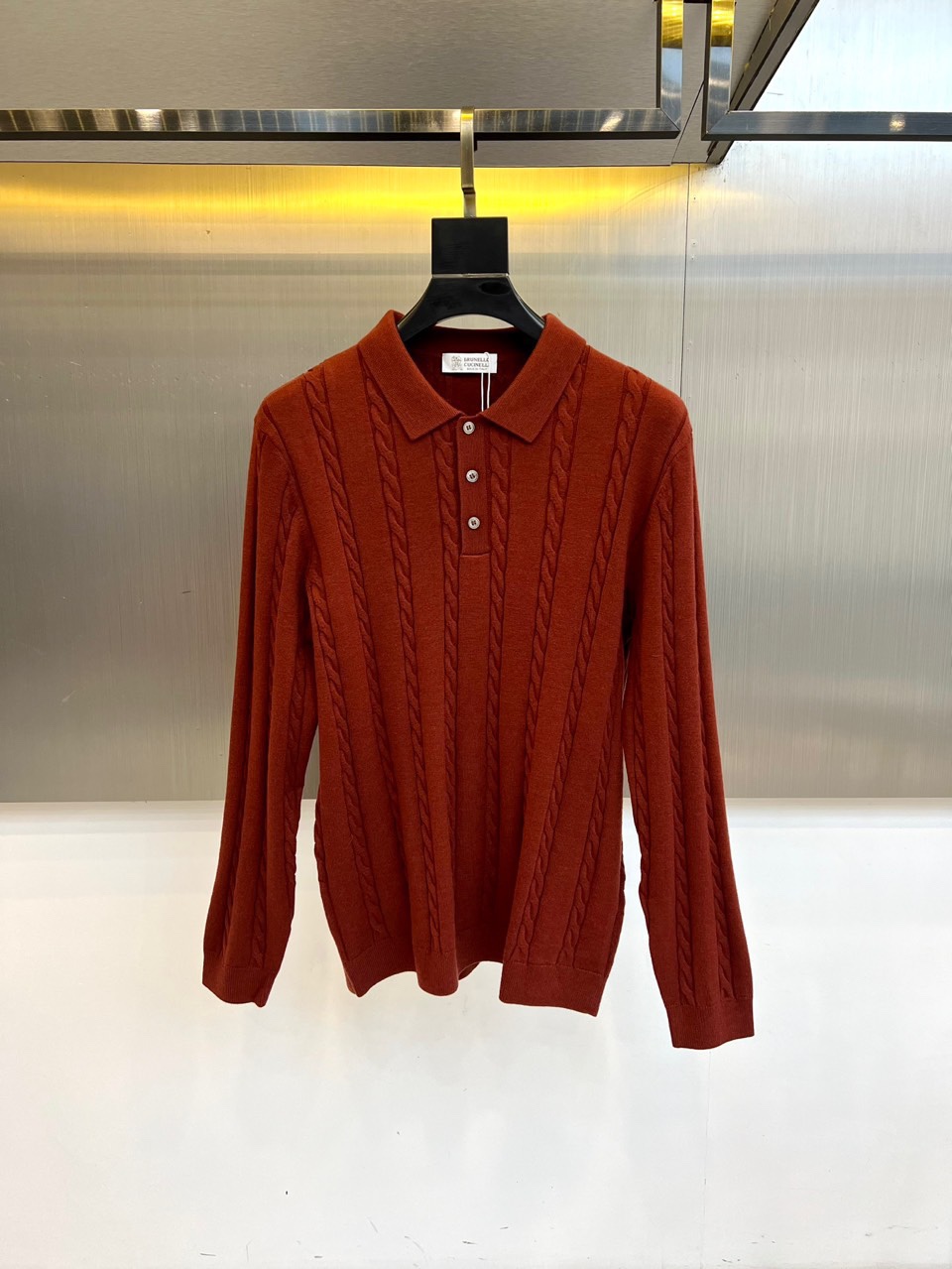 Brunello cucinelli-BC，2025秋冬新品羊毛🐏针织开衫，这款开衫采用经典翻领设计，三