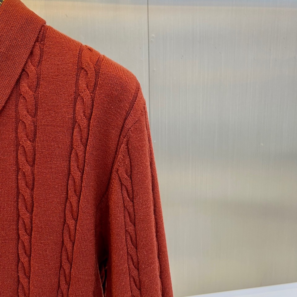 Brunello cucinelli-BC，2025秋冬新品羊毛🐏针织开衫，这款开衫采用经典翻领设计，三