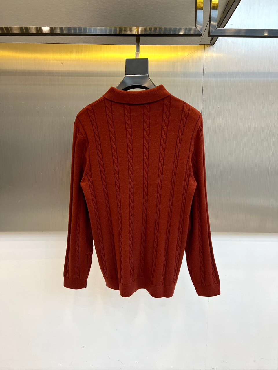 Brunello cucinelli-BC，2025秋冬新品羊毛🐏针织开衫，这款开衫采用经典翻领设计，三