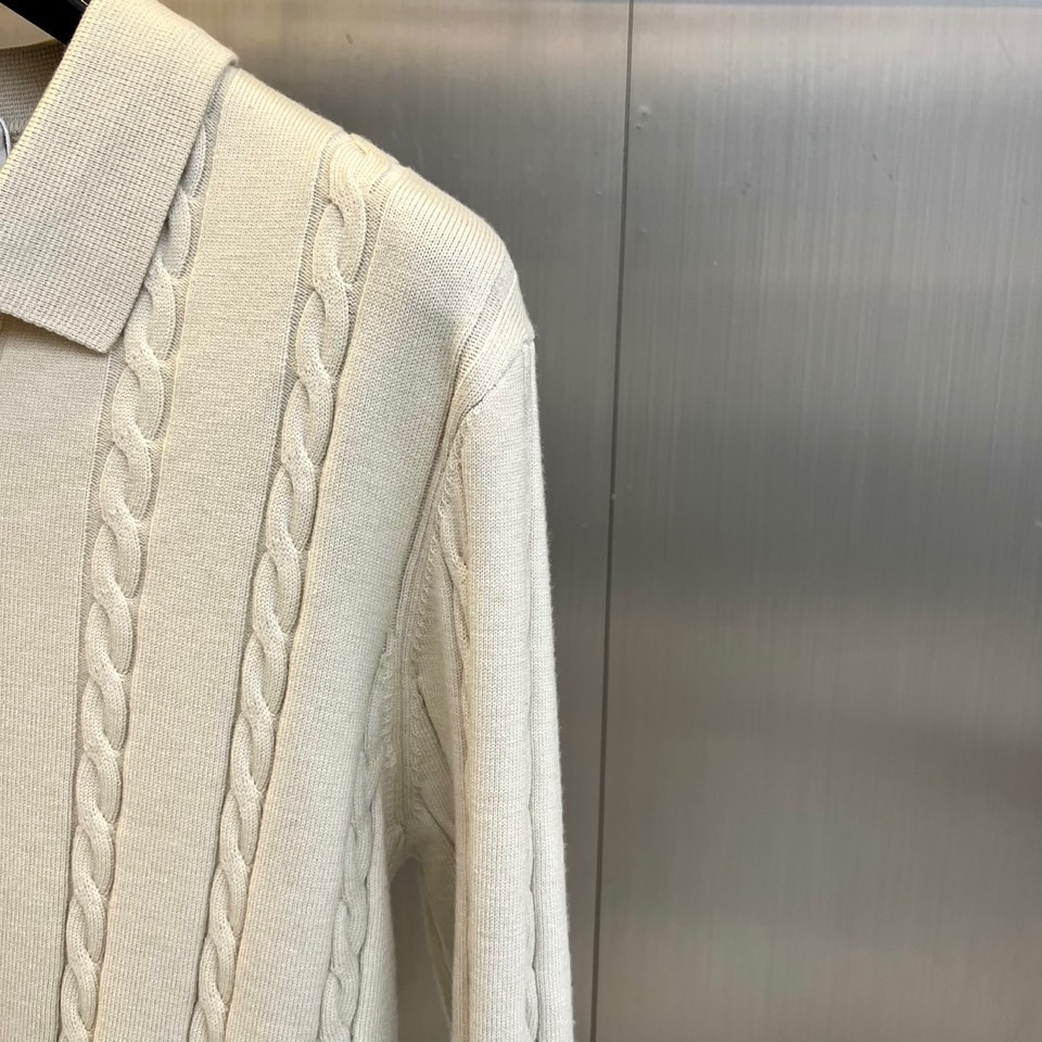 Brunello cucinelli-BC，2025秋冬新品羊毛🐏针织开衫，这款开衫采用经典翻领设计，三