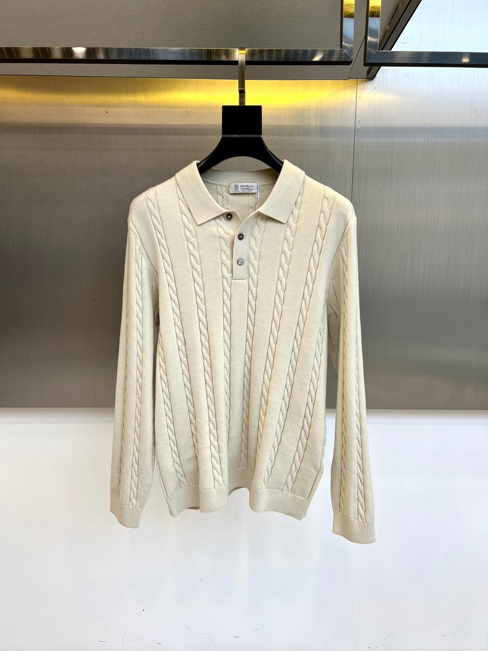 Brunello cucinelli-BC，2025秋冬新品羊毛🐏针织开衫，这款开衫采用经典翻领设计，三