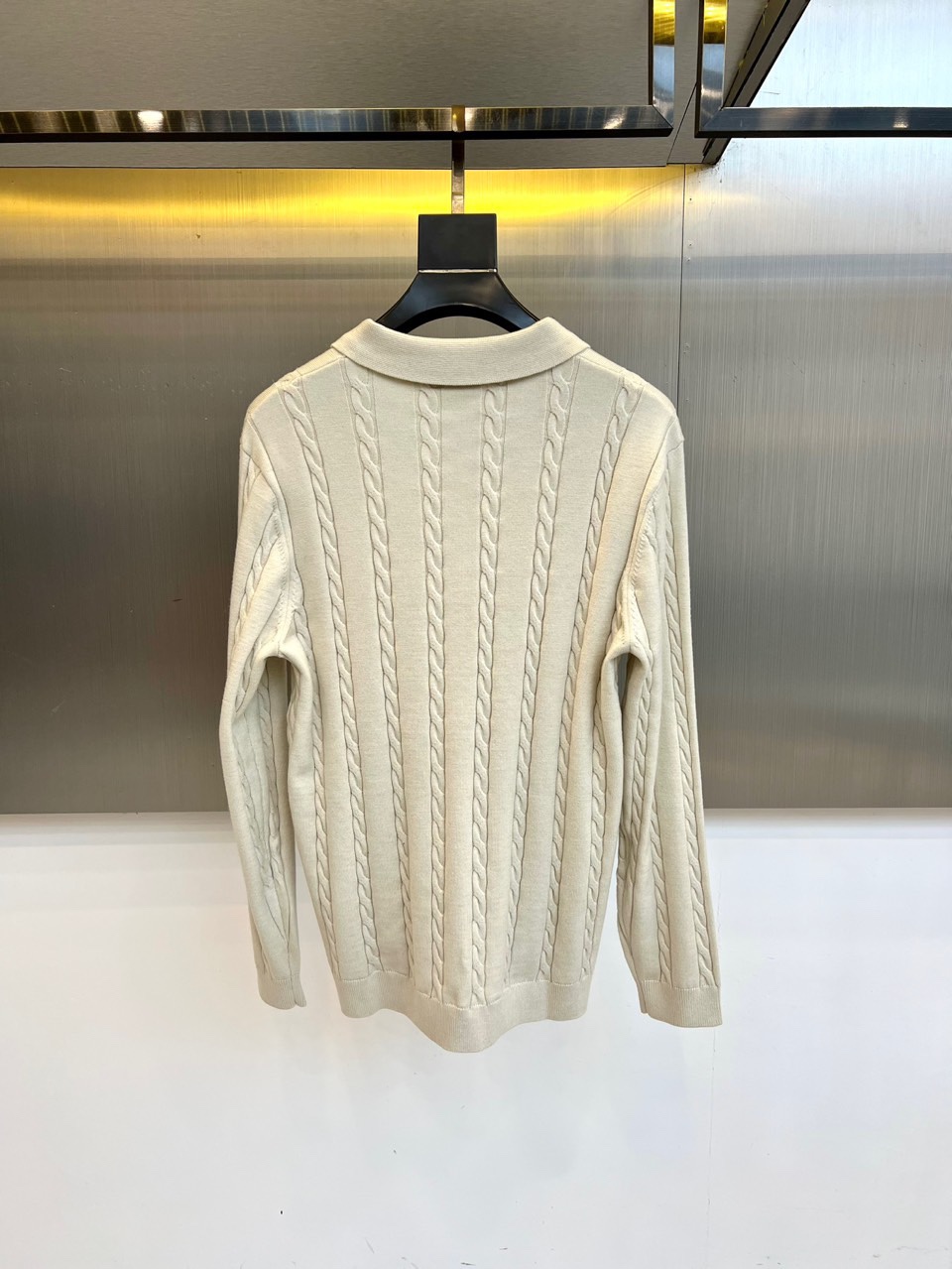 Brunello cucinelli-BC，2025秋冬新品羊毛🐏针织开衫，这款开衫采用经典翻领设计，三