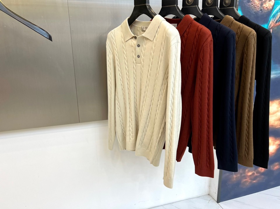 Brunello cucinelli-BC，2025秋冬新品羊毛🐏针织开衫，这款开衫采用经典翻领设计，三