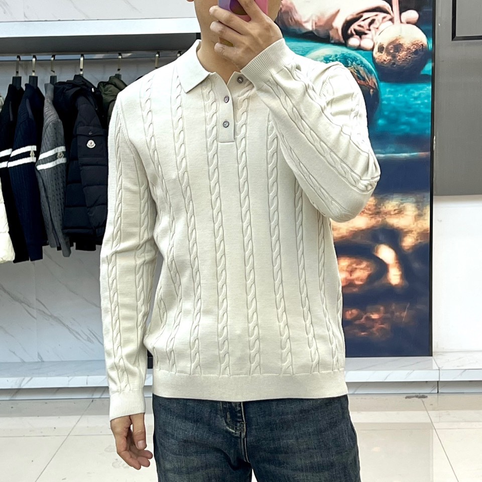 Brunello cucinelli-BC，2025秋冬新品羊毛🐏针织开衫，这款开衫采用经典翻领设计，三