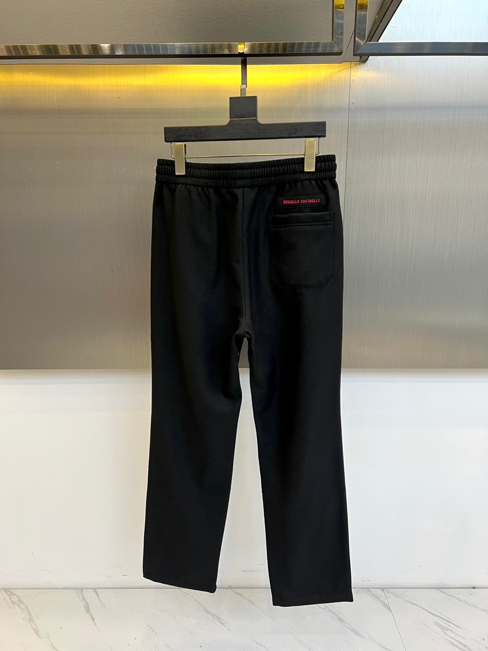 BC-2025秋冬新品 BRUNELLO CUCINELLI休闲裤，松紧腰头搭配同色系抽绳设计，两侧斜插