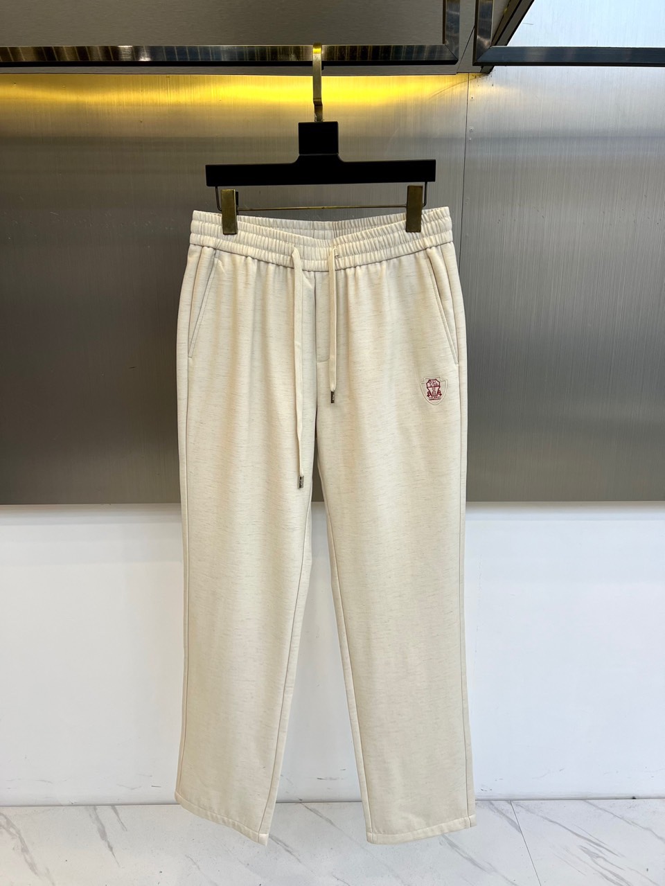 BC-2025秋冬新品 BRUNELLO CUCINELLI休闲裤，松紧腰头搭配同色系抽绳设计，两侧斜插