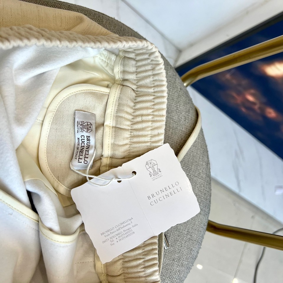 BC-2025秋冬新品 BRUNELLO CUCINELLI休闲裤，松紧腰头搭配同色系抽绳设计，两侧斜插