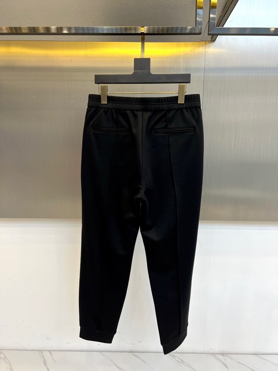 Brunello cucinelli-BC、2025秋冬新品黑色束脚裤。一条能征服多种场合的黑色神裤！立