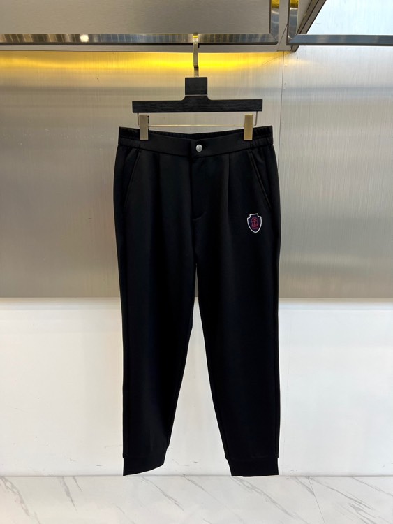 Brunello cucinelli-BC、2025秋冬新品黑色束脚裤。一条能征服多种场合的黑色神裤！立