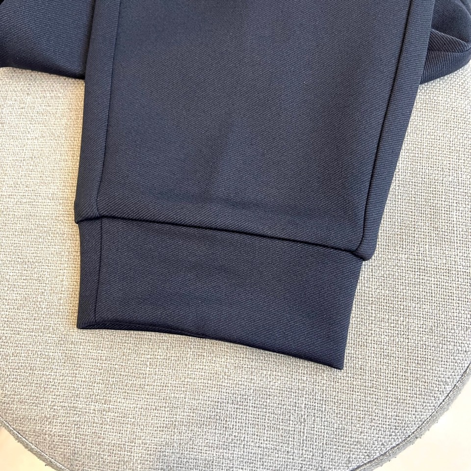 Brunello cucinelli-BC、2025秋冬新品黑色束脚裤。一条能征服多种场合的黑色神裤！立