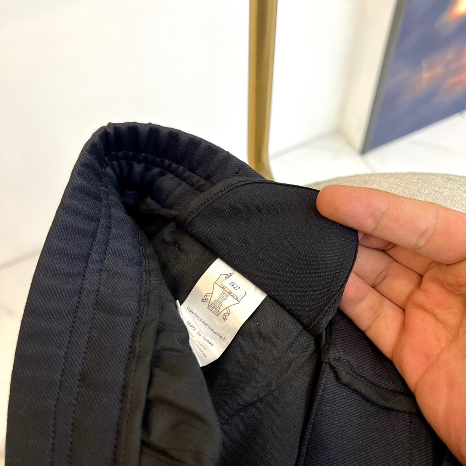 Brunello cucinelli-BC、2025秋冬新品黑色束脚裤。一条能征服多种场合的黑色神裤！立